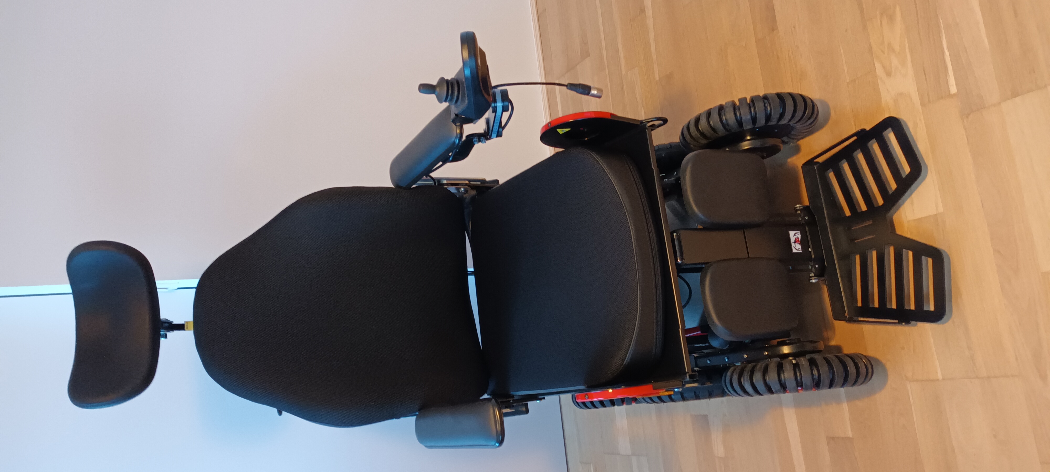 Image(s) de l'annonce Fauteuil roulant éléctrique MAGIX 2, 6 roues, Neuf