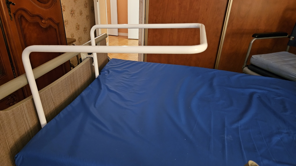 Image(s) de l'annonce Arceau de lit couverture