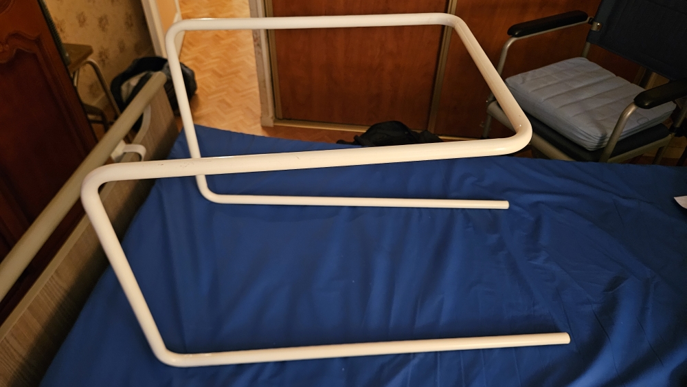 Image(s) de l'annonce Arceau de lit couverture