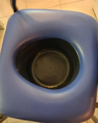 Image(s) de l'annonce Chaise percée