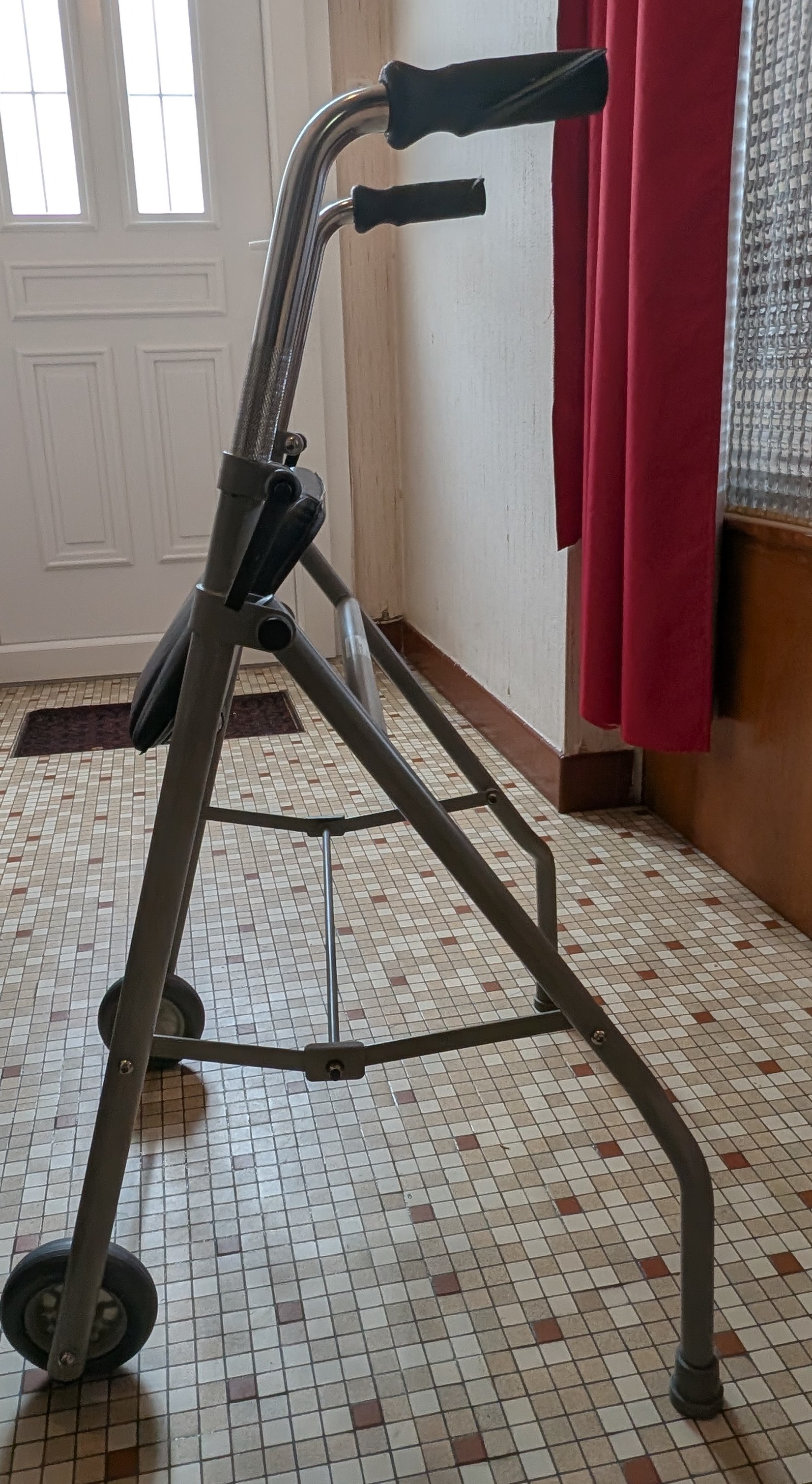 Image(s) de l'annonce Déambulateur 2 roues