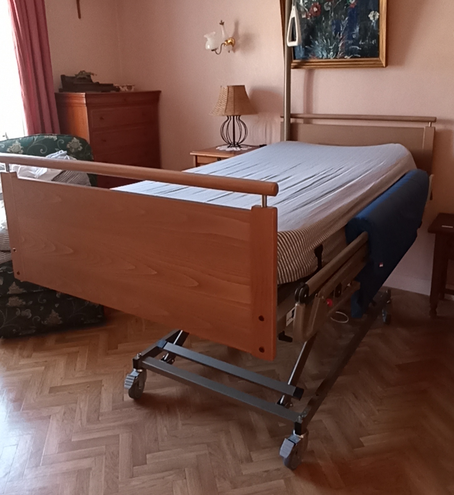 Image(s) de l'annonce Lit médicalisé électrique