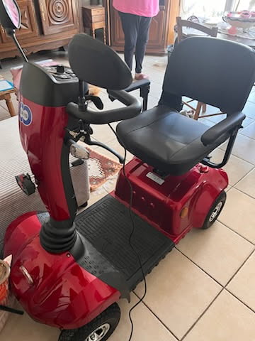 Image(s) de l'annonce Scooter électrique 4 roues