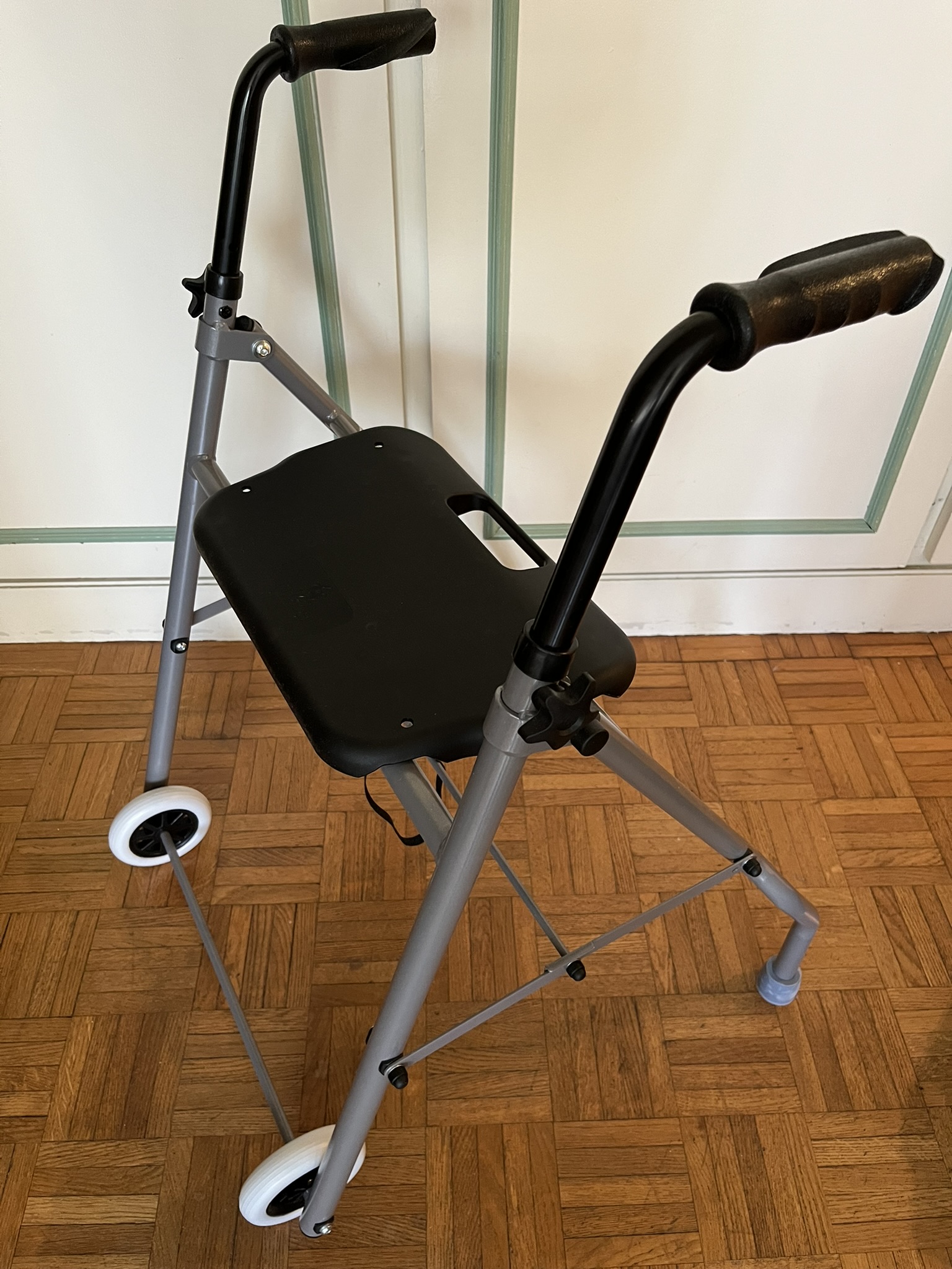 Image(s) de l'annonce Déambulateur pliable avec siège intérieur/extérieur Rollator - Neuf