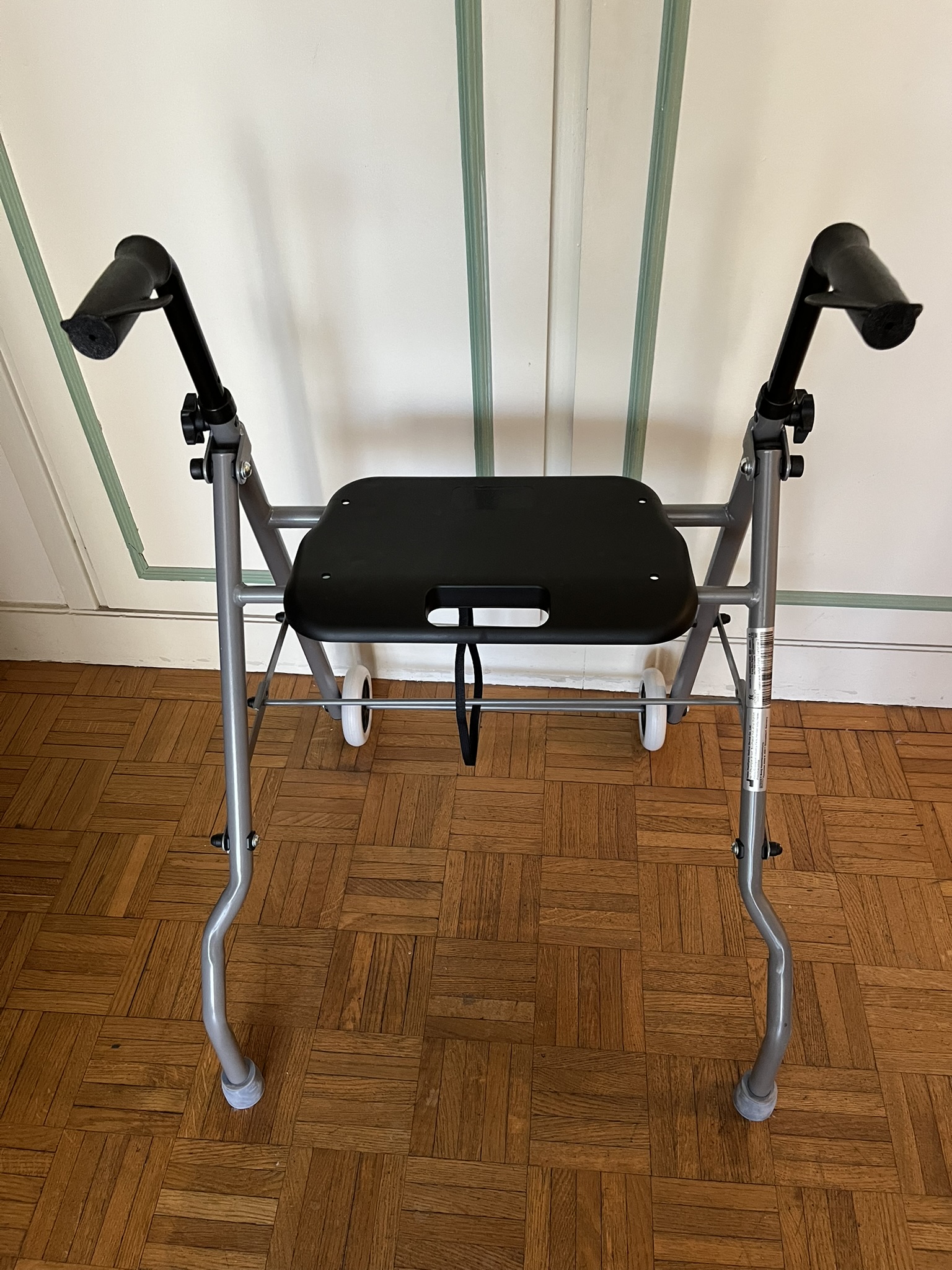 Image(s) de l'annonce Déambulateur pliable avec siège intérieur/extérieur Rollator - Neuf