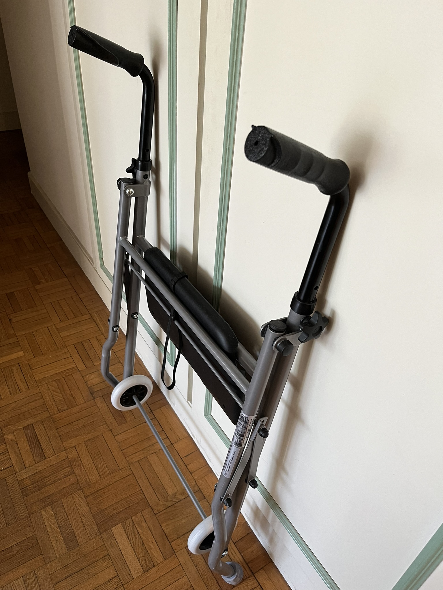 Image(s) de l'annonce Déambulateur pliable avec siège intérieur/extérieur Rollator - Neuf