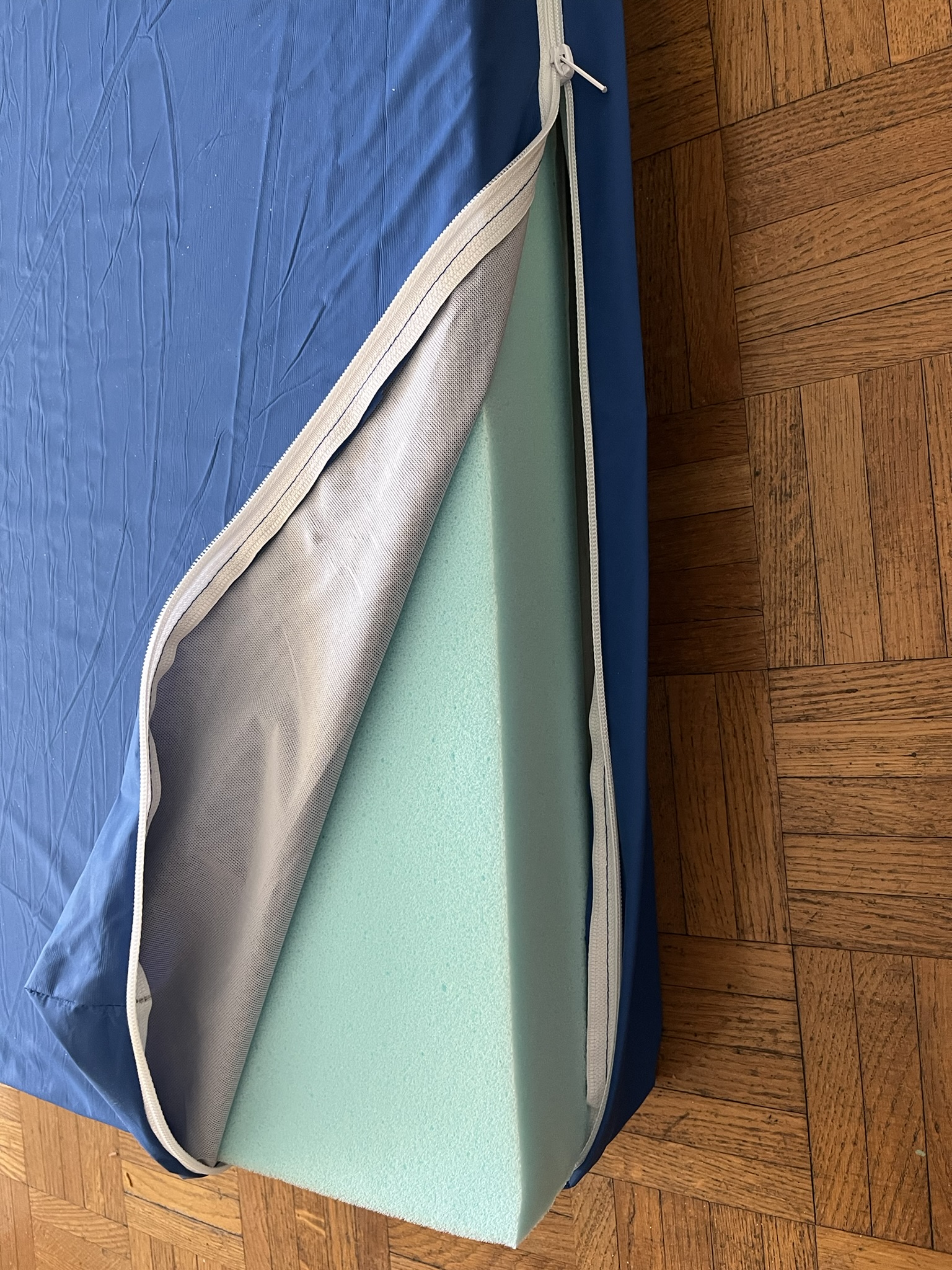 Image(s) de l'annonce Matelas NEUF anti-escarre Classe 2 NOVA FORM médicalisé viscoelastique à mémoire de forme facilement lavable