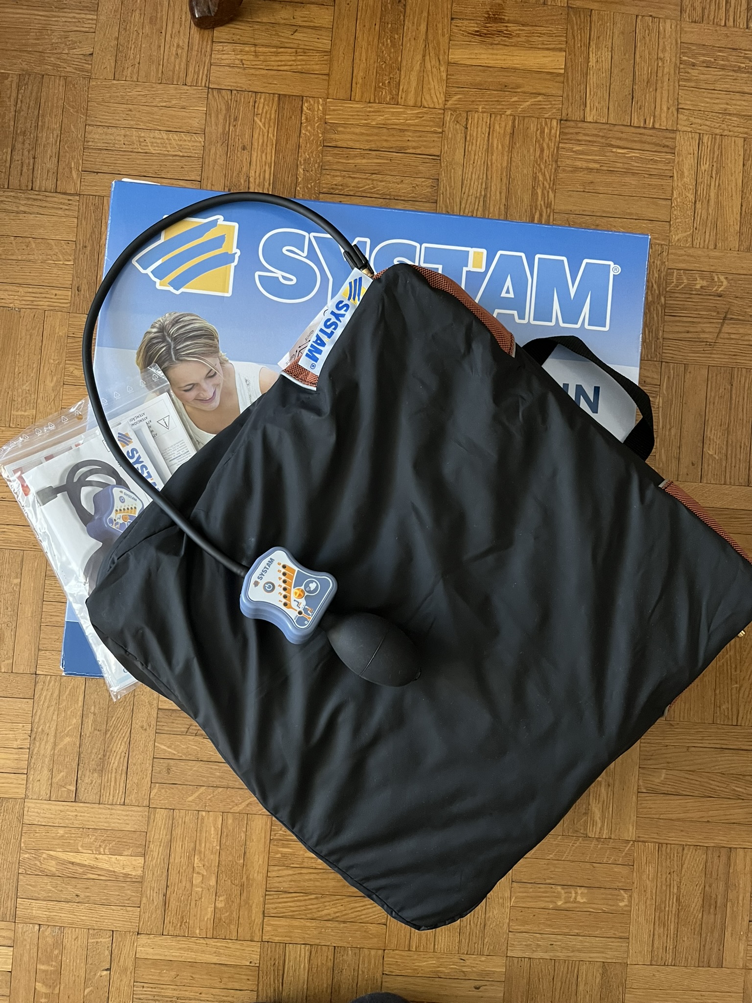 Image(s) de l'annonce Coussin anti-escarre Polyair NEUF gonflable à air avec manomètre