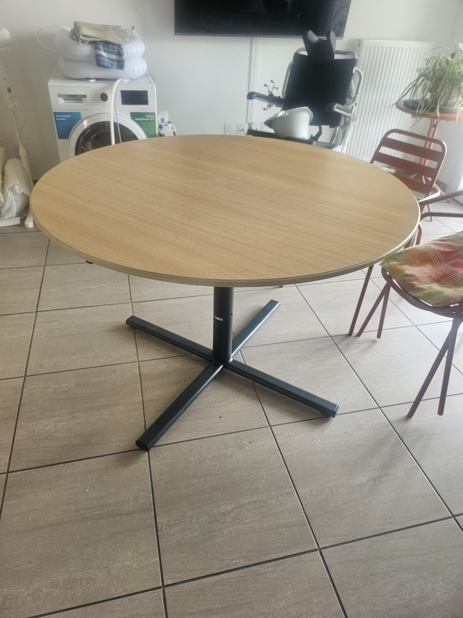Image(s) de l'annonce Table ronde plateau réglable en hauteur