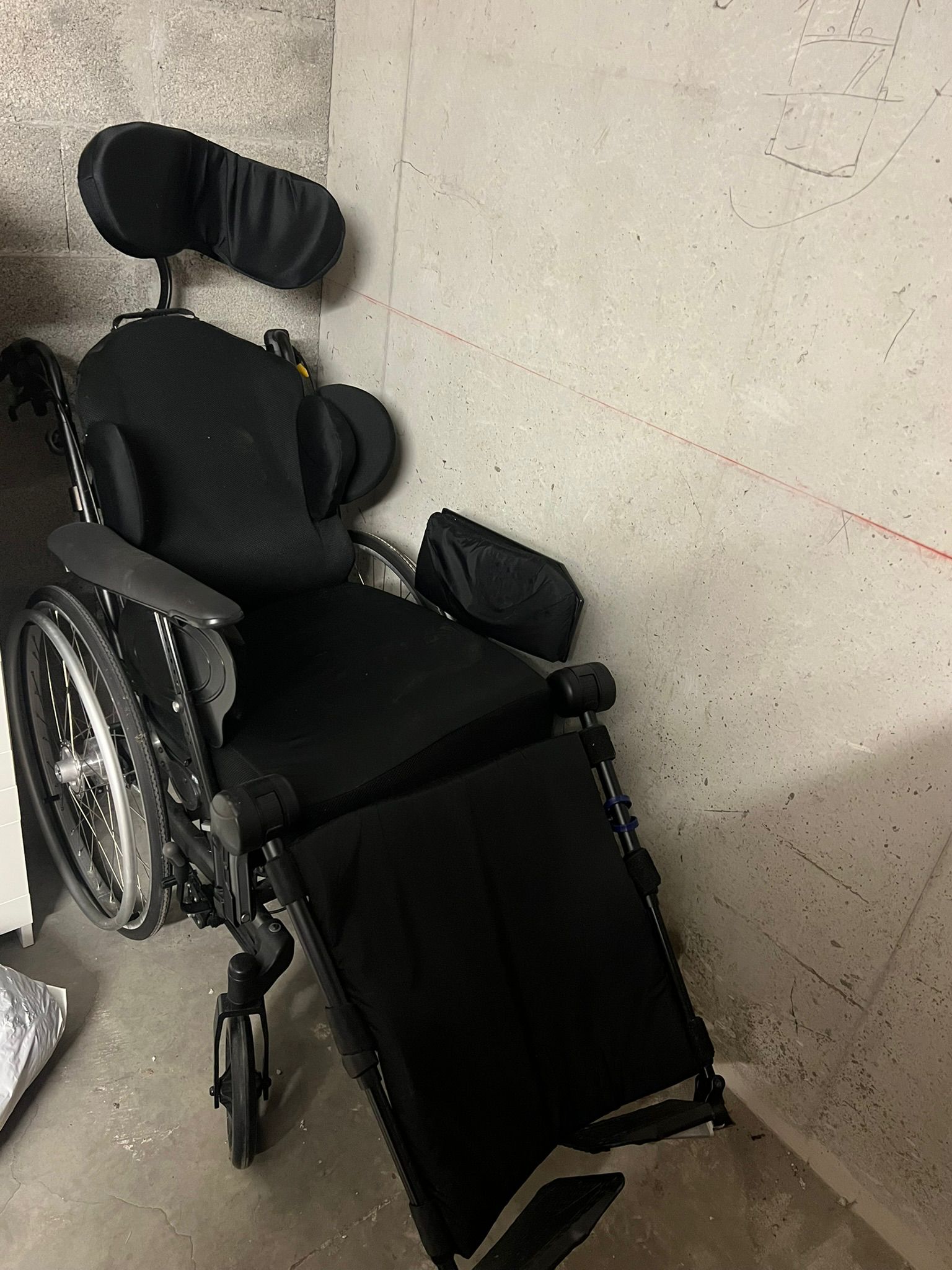 Image(s) de l'annonce Fauteuil roulant Rea Dahlia 30/45 Invacare