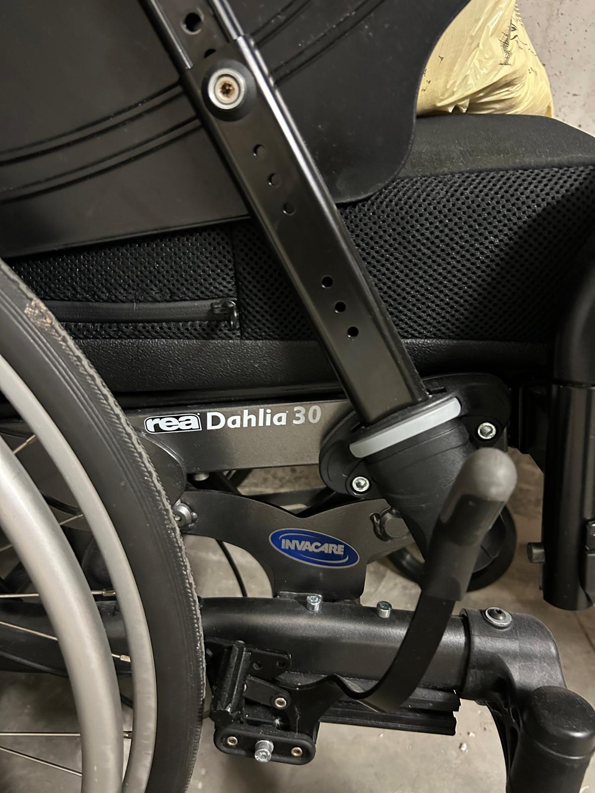 Image(s) de l'annonce Fauteuil roulant Rea Dahlia 30/45 Invacare