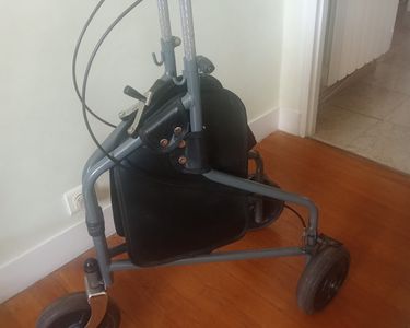 Image(s) de l'annonce Déambulateur 3 roues