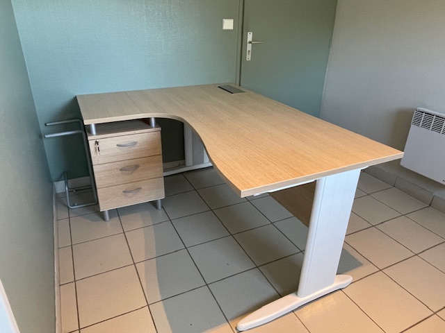 Image(s) de l'annonce bureau  avec retour  et caisson à tiroirs