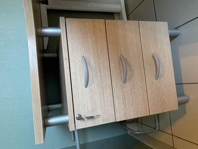 Image(s) de l'annonce bureau  avec retour  et caisson à tiroirs