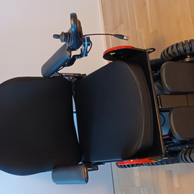 Image(s) de l'annonce Fauteuil roulant éléctrique MAGIX 2, 6 roues, Neuf