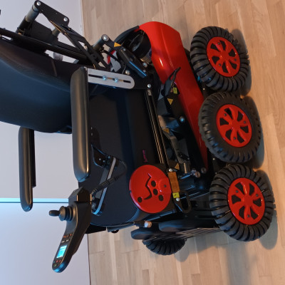 Image(s) de l'annonce Fauteuil roulant éléctrique MAGIX 2, 6 roues, Neuf