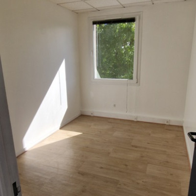 Image(s) de l'annonce A louer Local Paramédical 10 m² + salle d'attente 15 m² partagée