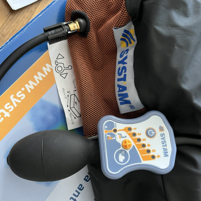 Image(s) de l'annonce Coussin anti-escarre Polyair NEUF gonflable à air avec manomètre