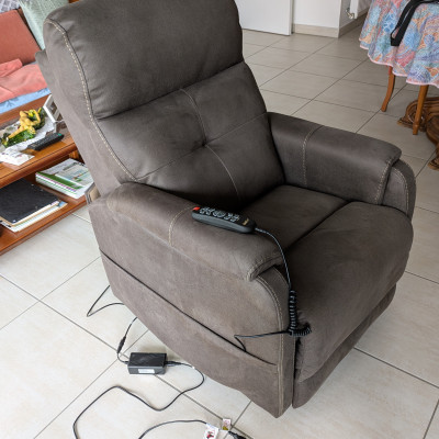 Image(s) de l'annonce Fauteuil releveur Compact 4 Moteurs Vivalift