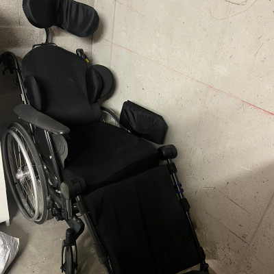 Image(s) de l'annonce Fauteuil roulant Rea Dahlia 30/45 Invacare