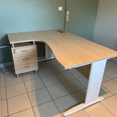 Image(s) de l'annonce bureau  avec retour  et caisson à tiroirs